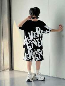 SHEIN 青少年男童休闲街头风大字母印花套头T恤和纯色短裤两件套 - 彩色 - 查看 4