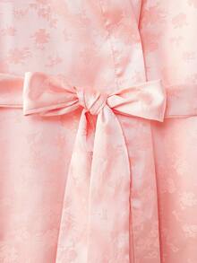 lacRébo 花卉缎面和服，配腰带，浅粉色春夏法式巴黎风休闲和服 - 珊瑚粉 - 查看 8