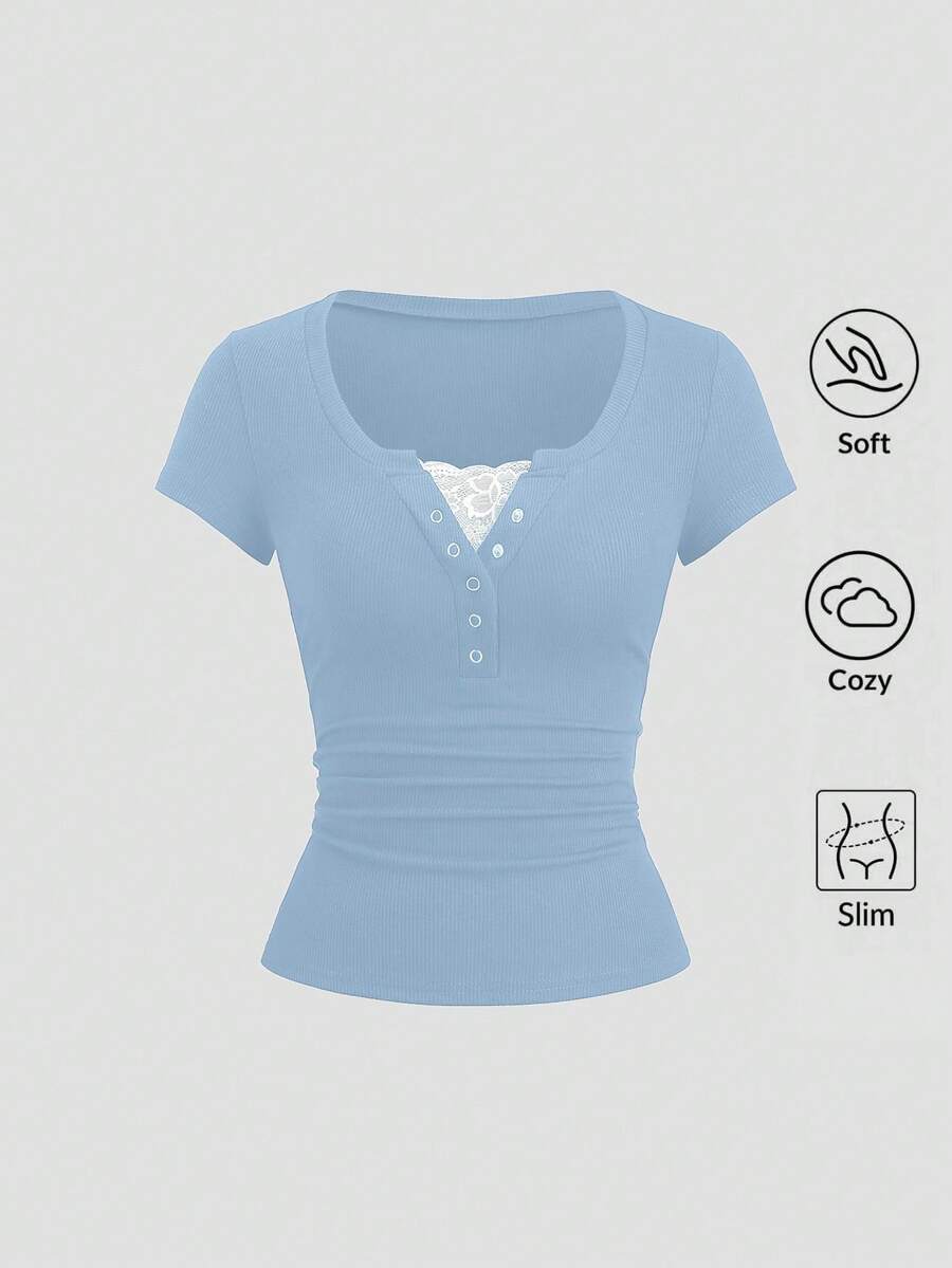 Sweetra Kaos Wanita Streetwear Lengan Pendek Warna Polos dengan Manset Setengah Terbuka dan Hiasan Renda Eyelet - Baby Blue - View 1