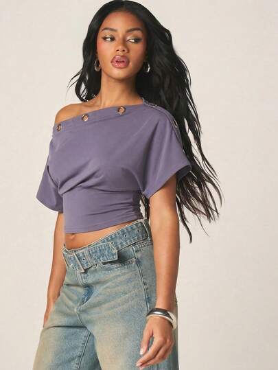 MISSGUIDED Women Grommet Detail Short Sleeve Crop T-Shirt With Decorative Metal Eyelets And Relaxed Fit Design For Casual Summer Styling