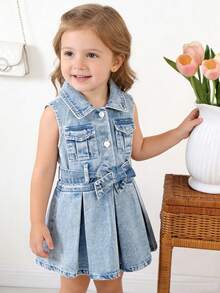 SHEIN Playful Pals 女童无袖牛仔连衣裙，复古风，适合春秋/春夏穿着，中蓝色牛仔布，翻领设计，两侧对称口袋，腰部系带可调节松紧，面料柔软舒适，适合派对、上学、通勤、日常穿着。 - 淺色水洗藍 - 查看 7