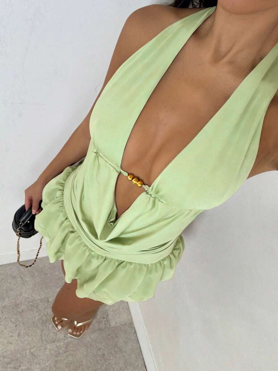SHEIN Glamour 两件套绿色露背吊带性感V领露背无袖不对称迷你裙套装,秋冬服装,节日派对嘉年华套装,街头服饰,女士夜店套装,约会套装,女士生日套装,优雅高贵,派对必备,万圣节套装,圣诞节套装,复古风,都市舒适,街头时尚,缎面毕业礼服,复古时尚,露背上衣套装 - 綠色 - 查看 1