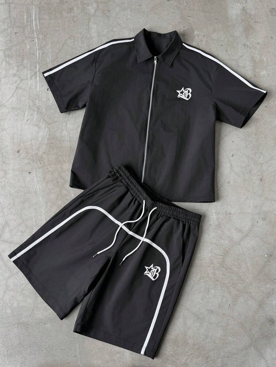 PAVTROS Conjunto de camisa casual para hombres con estilo de calle estadounidense minimalista en blanco y negro, cremallera metálica, estampado de letras góticas - Negro - Ver 1