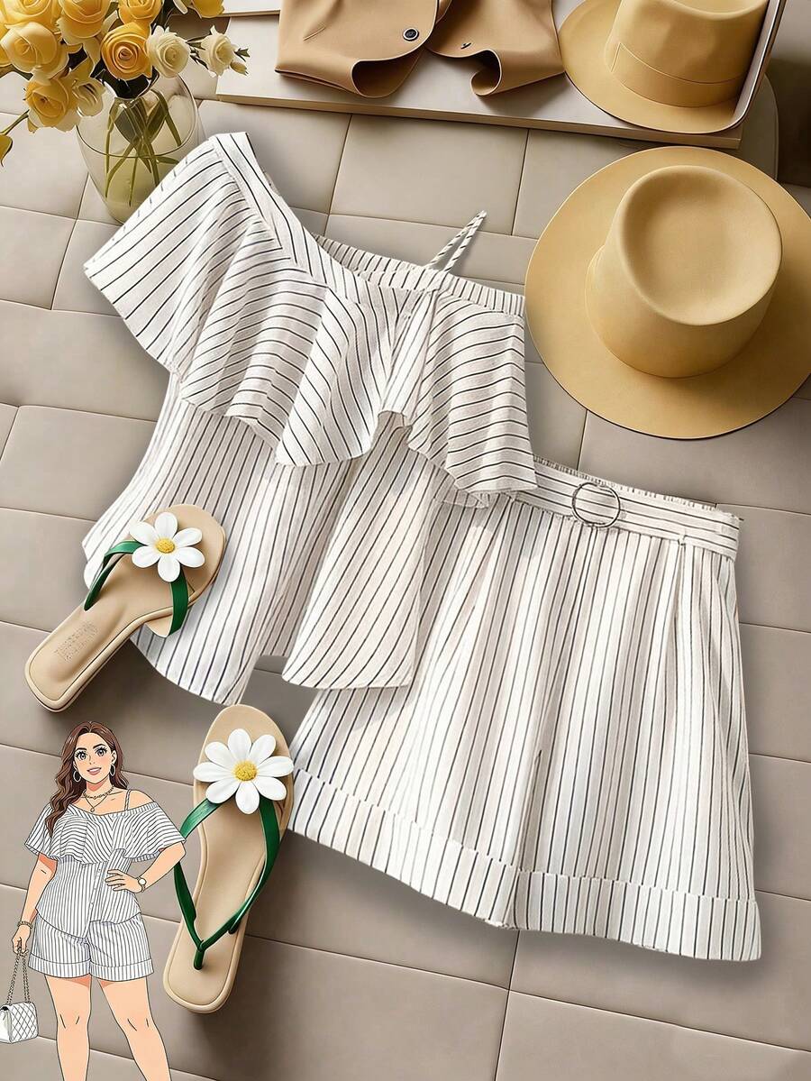 SHEIN LUNE Bộ đồ 2 món dành cho nữ cỡ lớn: Áo hai dây lệch vai phối sọc tương phản, viền bèo nhún bất đối xứng, kèm quần short ống rộng thắt eo bằng khóa kim loại. - Đen và trắng - Xem 1