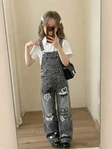 SHEIN Quần yếm denim dáng rộng màu xám in họa tiết hoa và mặt cười dành cho bé gái. - Xám - Xem 4