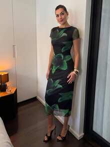 Lavishia Đầm ngắn tay cổ tròn, dáng ôm, dài ngang gối, in họa tiết hoa màu tím, thích hợp cho những buổi đi chơi hàng ngày. - màu xanh lá - Xem 7