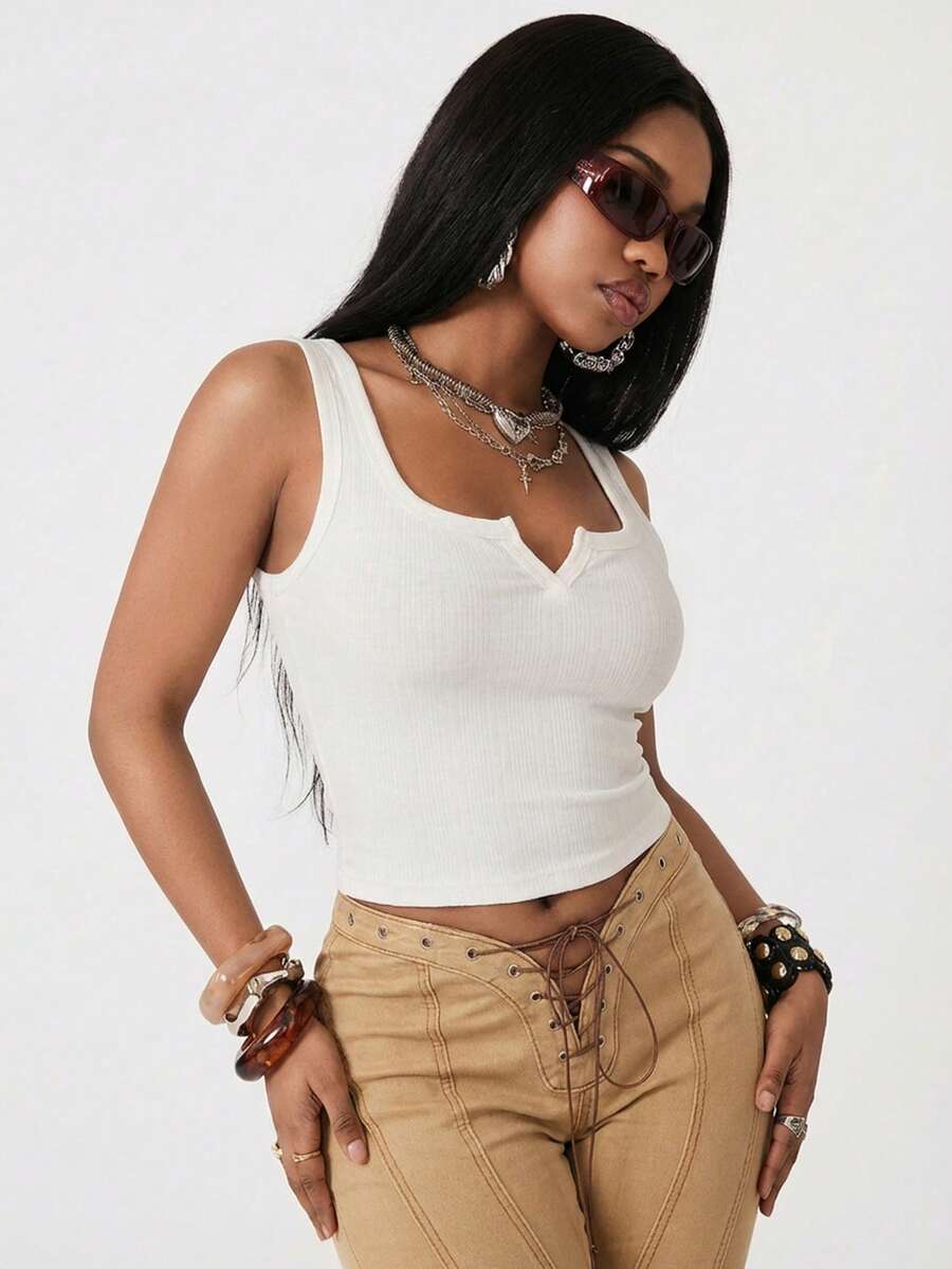 Vadaroq 女士春夏复古基础款音乐会锐舞节外出文艺复兴集市俱乐部性感Y2K罗纹针织纹理白色缺角领露脐背心 - 白色 - 查看 1