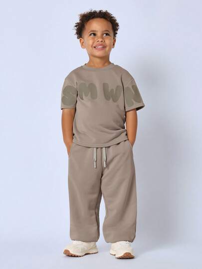 SUMWON 舒适的青少年圆领协调服装现代设计图案印花街头服饰青年时尚秋季风格