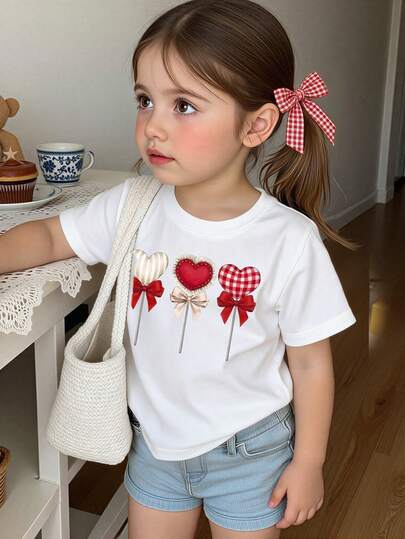 Camiseta básica corta cómoda con estampado de cuadros, rayas, corazones, lazos y diseños de caramelos, en estilos minimalistas y kawaii, adecuada para niñas pequeñas en primavera, verano y otoño