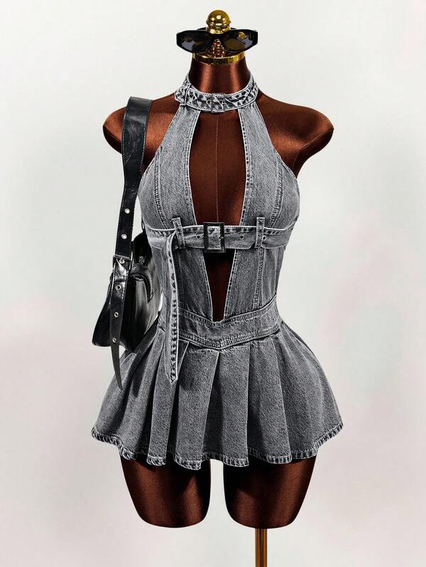 Mistrie Đầm denim nữ gợi cảm cổ yếm khoét rỗng với thiết kế khóa cài.