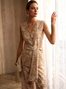 MOTF PREMIUM WOMEN'S KHAKI JACQUARD WAIST-CINCHED SLEEVELESS JACKET - Khaki - View 6