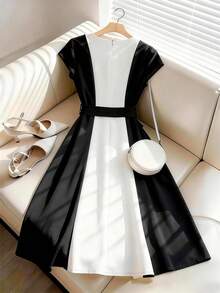 SHEIN ChicEase Vestido casual de longitud media con cuello redondo, mangas abultadas y cintura con lazo en color contrastante para mujer - Negro - Ver 2