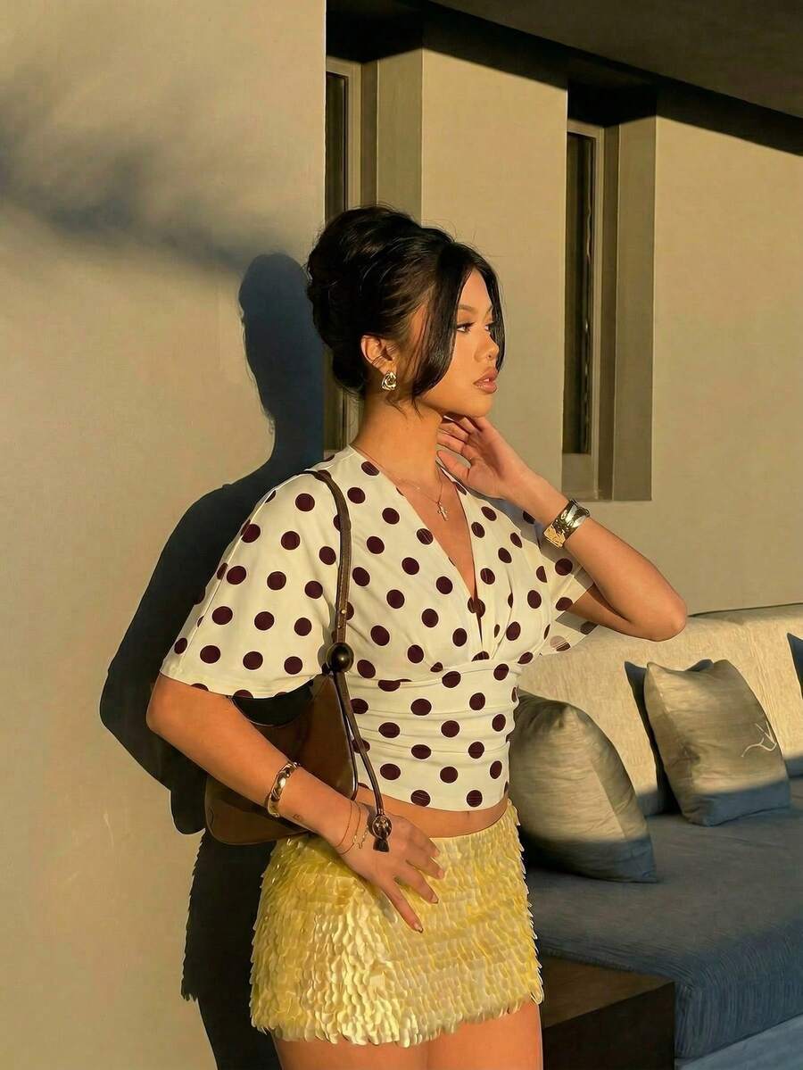 Aloruh 女士波点深V领褶皱休闲百搭日常穿着T恤 - 淡黃色 - 查看 1