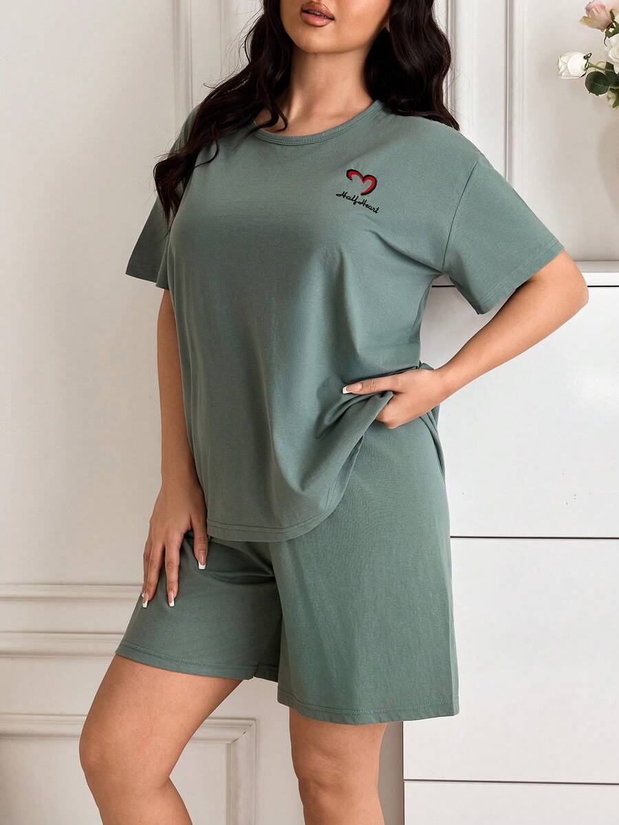 SHEIN 女士加大码纯棉两件套绿色爱心刺绣圆领短袖衬衫和短裤家居服舒适休闲套装 - 綠色 - 查看 1