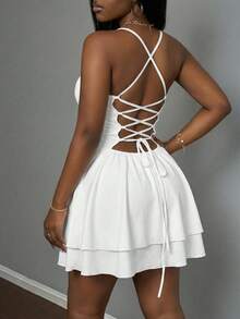 Slaydiva 2026春夏新款休闲优雅修身白色交叉绑带系带迷你连衣裙。适合日常穿着、购物、返校、音乐节、嘉年华、约会、派对、早午餐、机场穿搭、性感、度假、网红、夜店、婚礼宾客等场合。 - 白色 - 查看 2