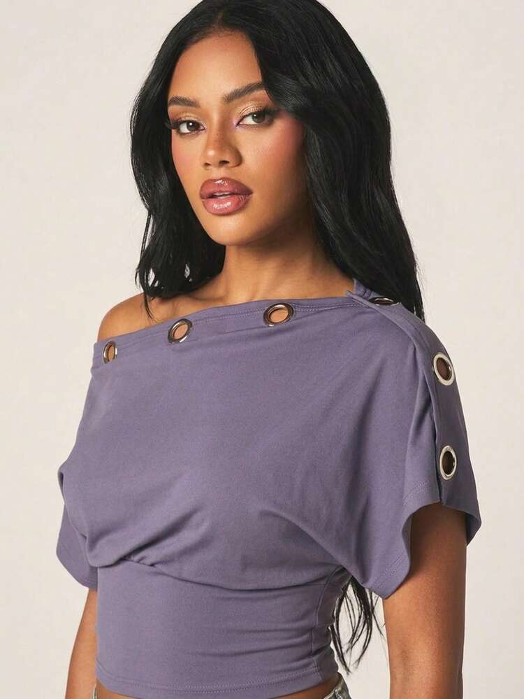 MISSGUIDED Damen Kurzarm Crop T-Shirt mit Ösen-Detail, dekorative Metalleyelets und lässigem Schnitt für den Lässig-Sommer-Stil