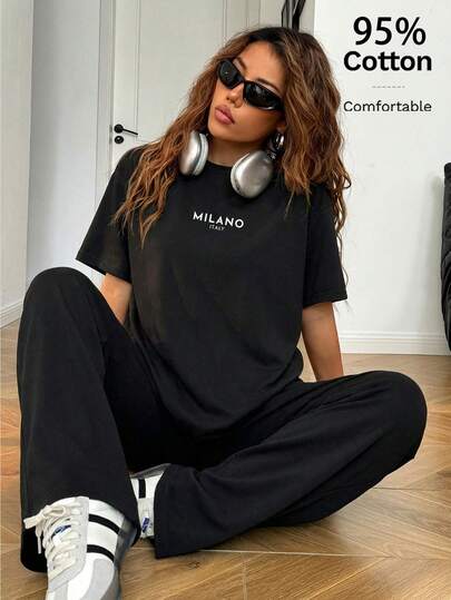 SHEIN EZwear Conjunto de camiseta holgada y pantalones de mujer de estilo minimalista casual, 95% algodón, con letras blancas sobre fondo negro, adecuado para primavera, verano y temporada deportiva