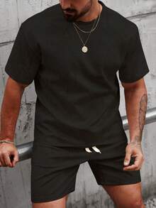 Manfinity CasualCool 男士圆领短袖休闲百搭T恤和抽绳腰短裤套装 - 黑色 - 查看 5