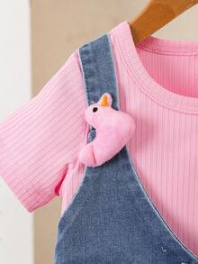 SHEIN Playful Pals 2件套女婴纯白T恤+卡通鸭子图案牛仔背带短裤套装，可爱百搭舒适弹力腰卷边短裤，夏季设计 - 粉色 - 查看 4