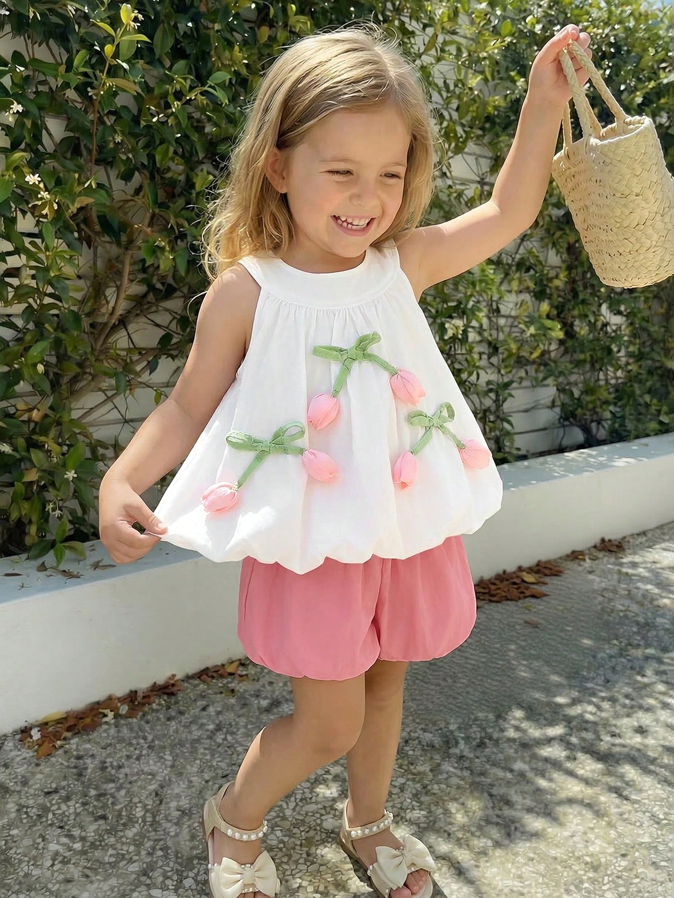 SHEIN Vintaside Kids مجموعة ملابس علوية كشكش مزهرة...