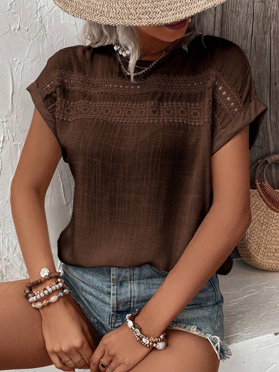 Breezaya Camisa casual de mujer con cuello redondo, manga corta y encaje de contraste para vacaciones - Café integral - Ver 1