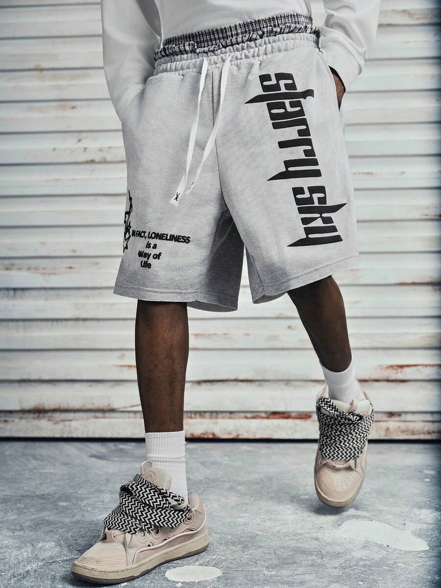 Modcrash 男士街头风休闲抽绳腰带运动短裤，不对称图案设计，适合街头服饰、日常休闲、度假穿着，可作为送给男友/丈夫的礼物，也适合Emo、2000年代风格、复古美式、男女皆宜的宽松夏季服装——适合日常穿着和夏季度假穿着。 - 淺灰色 - 查看 1