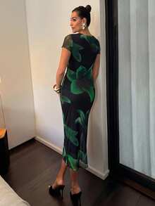 Lavishia Đầm ngắn tay cổ tròn, dáng ôm, dài ngang gối, in họa tiết hoa màu tím, thích hợp cho những buổi đi chơi hàng ngày. - màu xanh lá - Xem 3