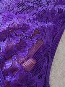 SHEIN Conjunto de lencería sexy con sujetador de encaje calado con cierre delantero y tanga tipo g-string para salir - Morado - Ver 4