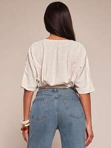 Radiana 女士亚麻蝙蝠袖短袖衬衫，适合休闲外出、购物、通勤、办公、度假等场合，是女士夏季穿搭的理想之选。这款褶皱上衣专为女性设计。 - 杏色 - 查看 4