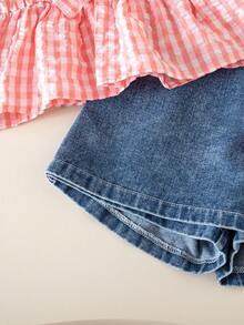 SHEIN Genkimix Kids 女童韩版时尚粉白格纹荷叶边V领吊带背心搭配不规则牛仔短裤，饰有大蝴蝶结，夏季日常穿搭 - 彩色 - 查看 2