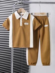 SHEIN Streecool Kids 男童休闲Polo衫套装（2件套），上衣采用撞色拼接设计，并饰有织唛，裤子采用撞色锥形裤腿设计，面料舒适，适合夏秋穿着。 - 棕色 - 查看 7