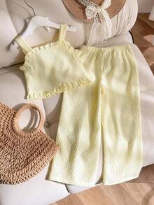 SHEIN Conjunto de 2 piezas de top de tirantes con textura en relieve y volantes y pantalones de pierna ancha en color amarillo para niñas y adolescentes, lindo y de moda para uso diario en primavera/verano - Amarillo - Ver 2