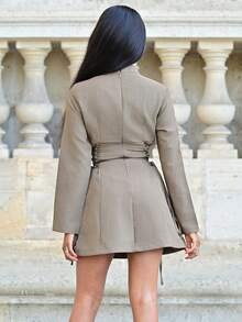 Mima John 女士秋冬新款咖啡棕色旗袍领镂空短袖迷你连衣裙，侧腰交叉系带A字裙 - 棕色 - 查看 2