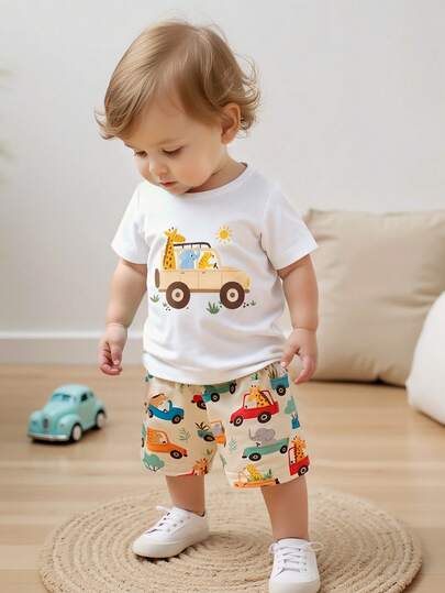 SHEIN Playful Pals Bộ đồ cho bé trai gồm áo tay ngắn và quần short in hình động vật và ô tô hoạt hình dễ thương, thích hợp cho các chuyến đi chơi mùa xuân/hè và mặc hàng ngày.