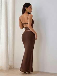 SHEIN PETITE Conjunto de dos piezas de verano para mujer con encaje calado, top sin espalda + falda larga, elegante y sexy para usar en festivales, San Valentín, citas, festivales de música, banquetes, vestido ligero adecuado para otoño e invierno como ropa interior - Marrón - Ver 2