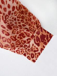 GlowEve CURVE 大码女式雪纺豹纹圆领衬衫，金属纽扣装饰，休闲春秋装 - 紅木色 - 查看 6