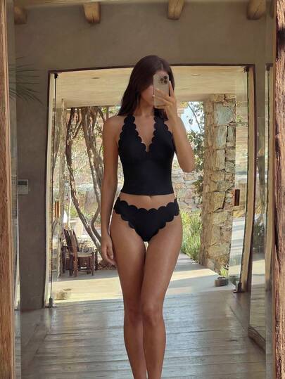 Swim Basics Top de bikini con tirantes finos y adorno floral, y Bottom de traje de baño con adorno floral en unicolor para mujer, ideal para vacaciones de verano en la playa