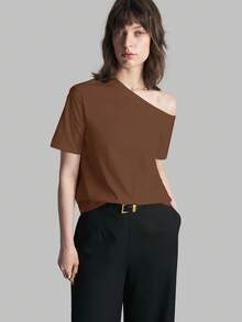 Ontre Camiseta de manga corta con hombro asimétrico para mujer, Primavera/Verano 2026, unicolor minimalista y elegante, Uso casual de oficina, Adecuado para maestros, invitados de boda, vacaciones, casual de negocios, versátil - Marrón - Ver 2