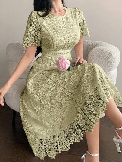 DAZY Vestido corto con manga corta y adorno de encaje elegante, vestido mini juvenil y refinado para el verano