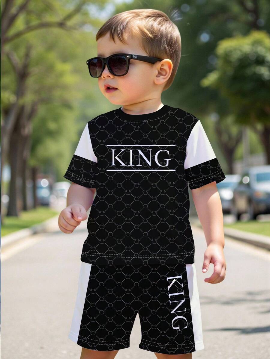 SHEIN Playful Pals 1 Set Conjunto de camiseta de manga corta y pantalones cortos de bebé niño con estampado en blanco y negro, camiseta de cuello redondo de manga corta con estampado de la palabra "REY" y pantalones cortos para uso casual y al aire libre - Multicolor - Ver 1