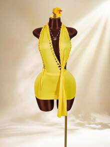 Amplova 女士针织深V领露背吊带迷你紧身连衣裙，性感时尚，度假必备，可爱迷你褶皱扭结设计，纯色性感 - 黃色 - 查看 10