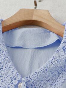 EMERY ROSE Plus Size Solid V-Neck Lace Short Sleeve Front Button Summer Blouse - Blue - View 3