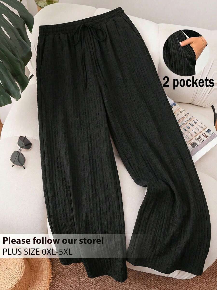 SHEIN Frenchy 大码女装春夏新品:商务休闲纹理面料沙滩短裤,适合情人节、时尚通勤等场合,优雅的紫色和莲藕粉色阔腿裤,带口袋。沙滩度假薰衣草色大学生情人节邮轮女装夏季宽松裤/宽松裤,大码女装休闲裤。 - 彩色 - 查看 1