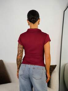 SAYEHFBABY 女式字母印花纽扣休闲短袖T恤，夏季 - 酒紅色 - 查看 2