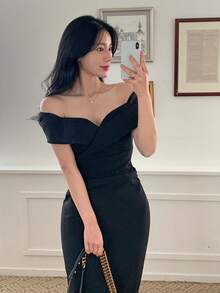 DAZY Đầm đen dáng lửng, hở vai, thắt eo dành cho nữ - màu đen - Xem 4