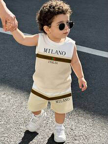 Set de 2 piezas de ropa para bebé niño, top de tirantes con estampado de rayas y letras combinado con shorts con estampado de rayas, adecuado para salidas de verano - Multicolor - Ver 1