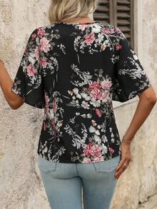 SHEIN Clasi بلوزة نسائية بياقة على شكل حرف V وأكمام مكسرة مزخرفة بطبعات زهرية وذيل مشقوق - الأسود - مشاهدة 2
