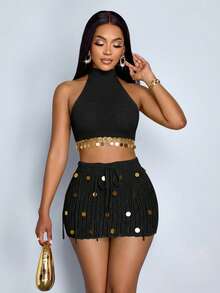 SOLERSUN Bộ trang phục nghỉ hè dành cho nữ này gồm một chiếc váy ngắn không tay, hở lưng, đính sequin và được dệt kim, bao gồm áo cổ yếm và chân váy ngắn xẻ tà, tua rua, được trang trí bằng các họa tiết sequin. Hoàn hảo cho những kỳ nghỉ hè ở bãi biển và những giây phút vui vẻ bên hồ bơi. - màu đen - Xem 3