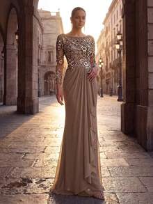 Aureia Vestido elegante con mangas transparentes de punto elástico con bordado de encaje, cuentas y aplicaciones en forma de diamante, con volantes en el bajo tipo cola de sirena, adecuado para bodas, galas y eventos de noche - Marrón Mocha - Ver 3