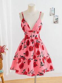 Đầm slip in hoa hồng, nền hồng điểm xuyết hoa hồng đỏ, kiểu dáng cổ điển bắt mắt, dây áo mảnh cổ chữ V sâu kết hợp với thiết kế khoét eo, gợi cảm và dễ thương. - Hồng - Xem 4